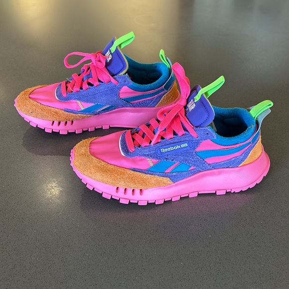 Great condition. Never worn. No box. - Picture 6 of 8